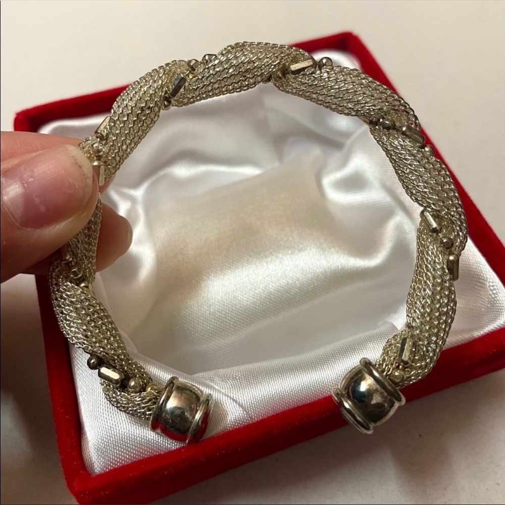 Twisted cuff bracelet